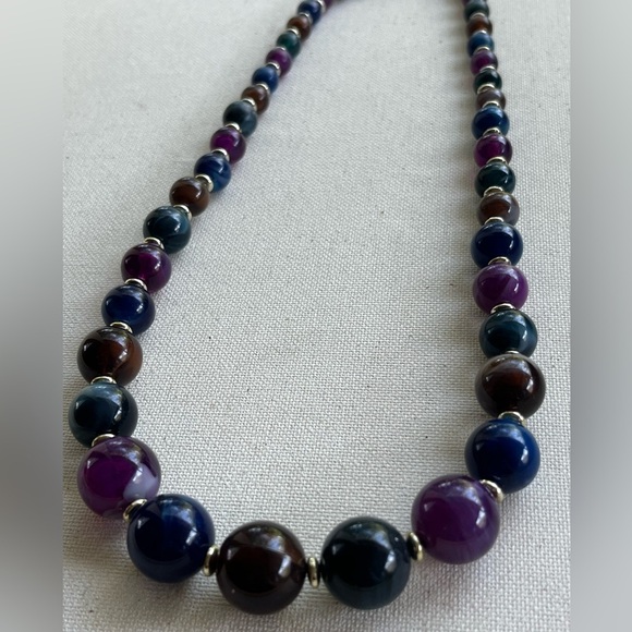 Elegant Multicolor Beaded Necklace - Picture 2 of 4